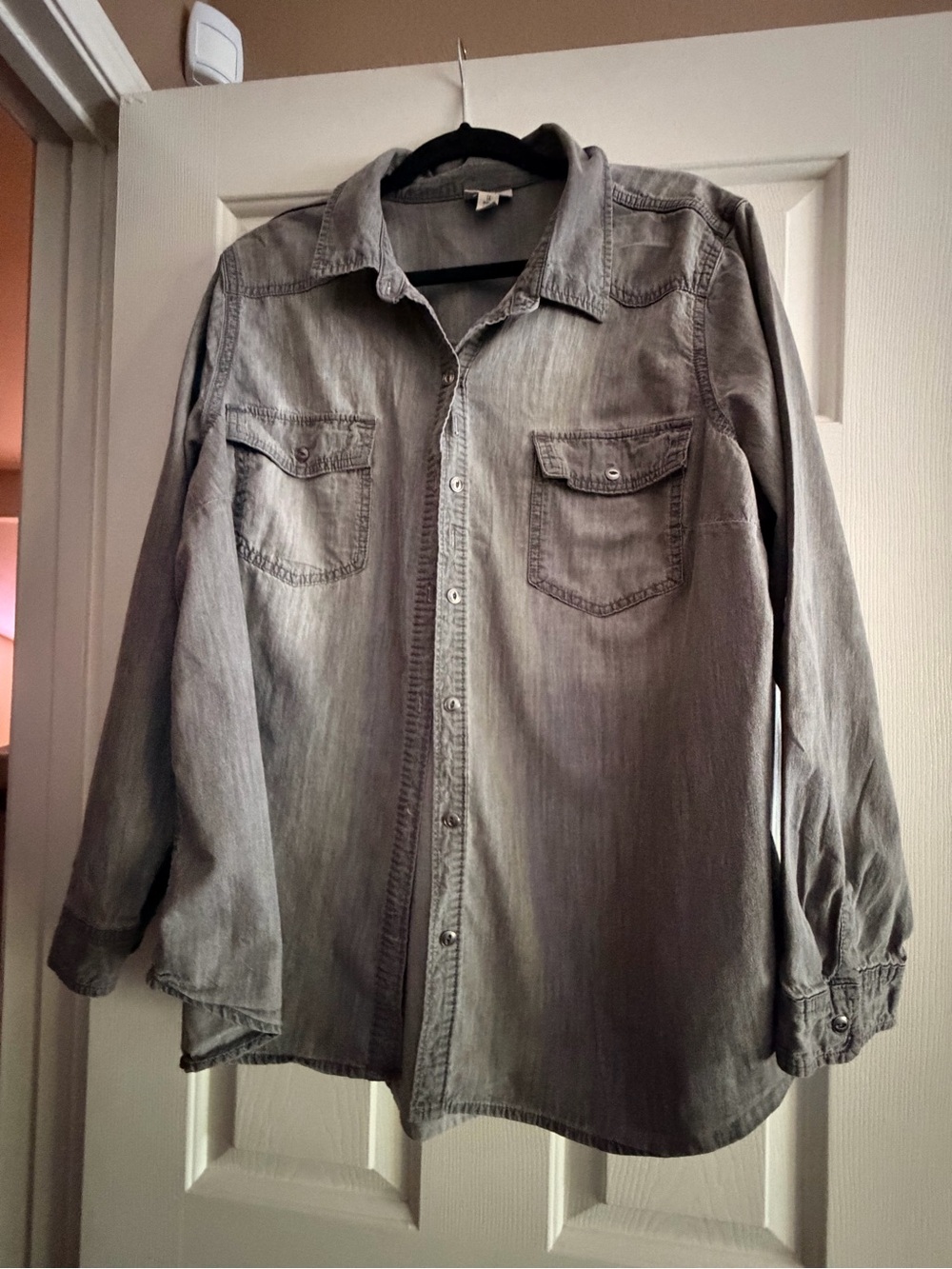 a.n.a Women's Gray Washed Denim Button-Down Shirt